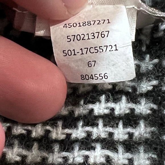 EUC Chico’s Chunky Black and White Checker Sweater Poncho Cape with Toggle - Picture 9 of 9